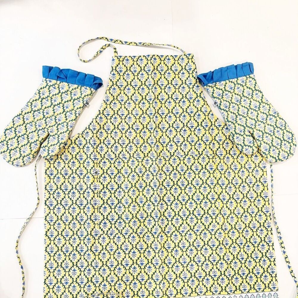 NWOT Pomegranate Hostess Set Apron Oven Mitts Block Print